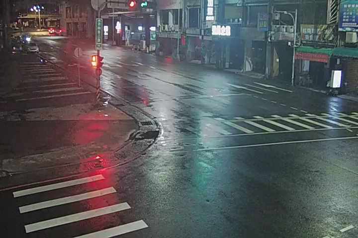 台中市中區公園路/自由路(右側車流往雙十路方向)