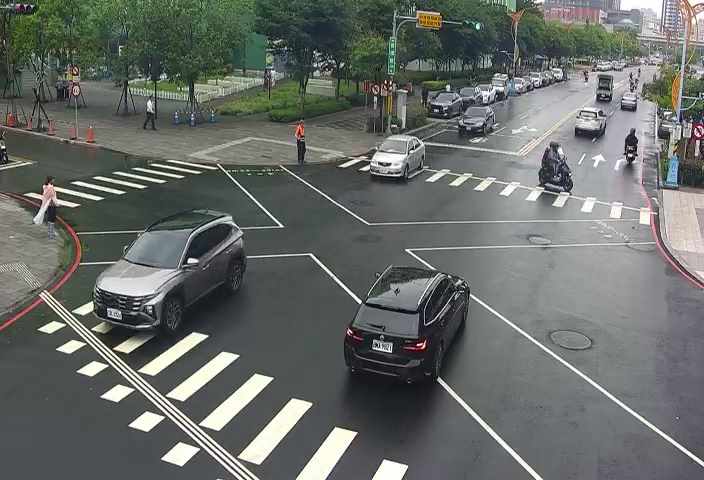 進德路/樂業二路(右側車流往復興東路)