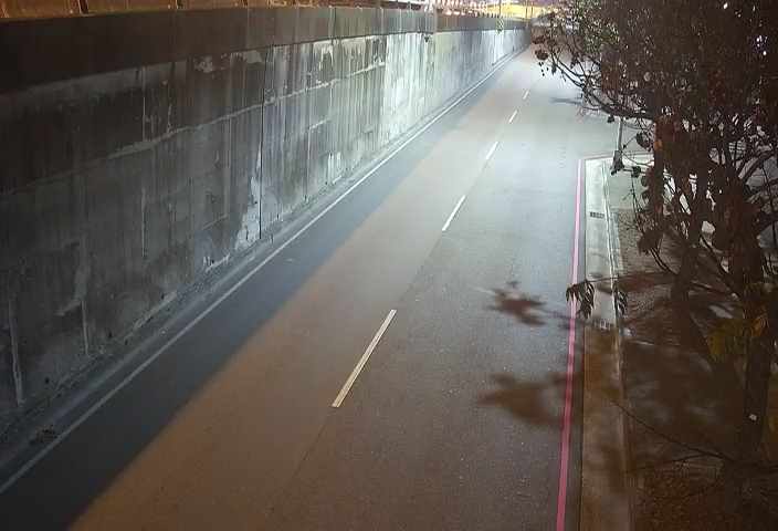 環中路/中央公園北側停車場(車流往中清路)